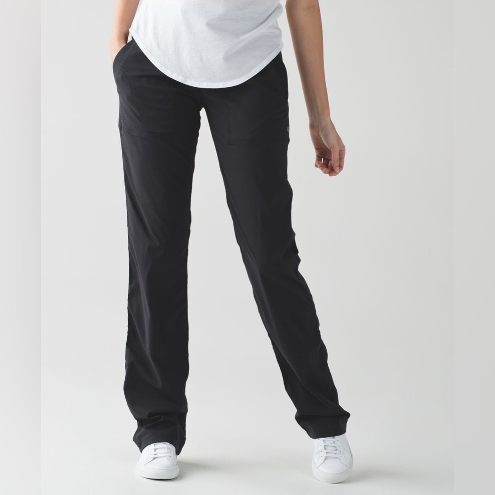 Lululemon Dance Studio Pant  *Unlined 32"
Black size 6